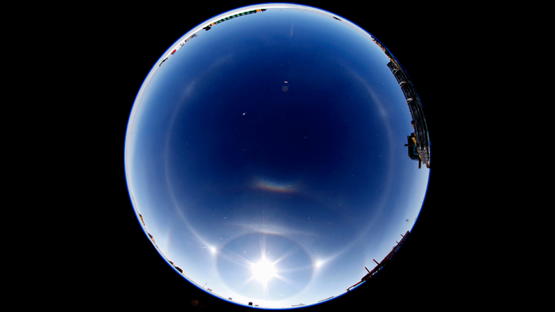 Illustration for article titled These Strange Light Effects In the Arctic Sky Are Not UFOs